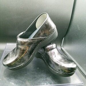 Dansko Women’s Gray Shiny Clogs EU 36 / US 6 Good Pre-Owned Condition
